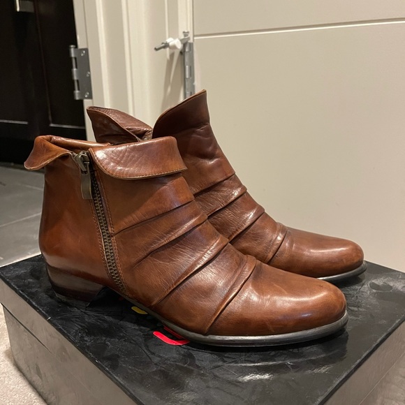 Everybody falla boots - Picture 7 of 7